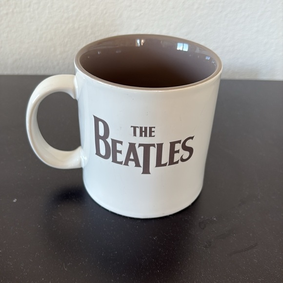 Preowned Authentic BEATLES Abbey Road Mug - Picture 2 of 4